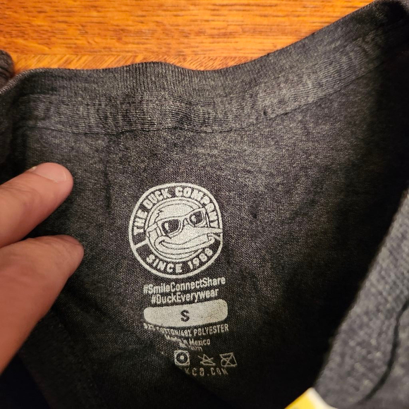 Women's The Duck Company Gray Ripley's Aquarium Skeleton Mermaid Tee S A2 - Picture 2 of 4